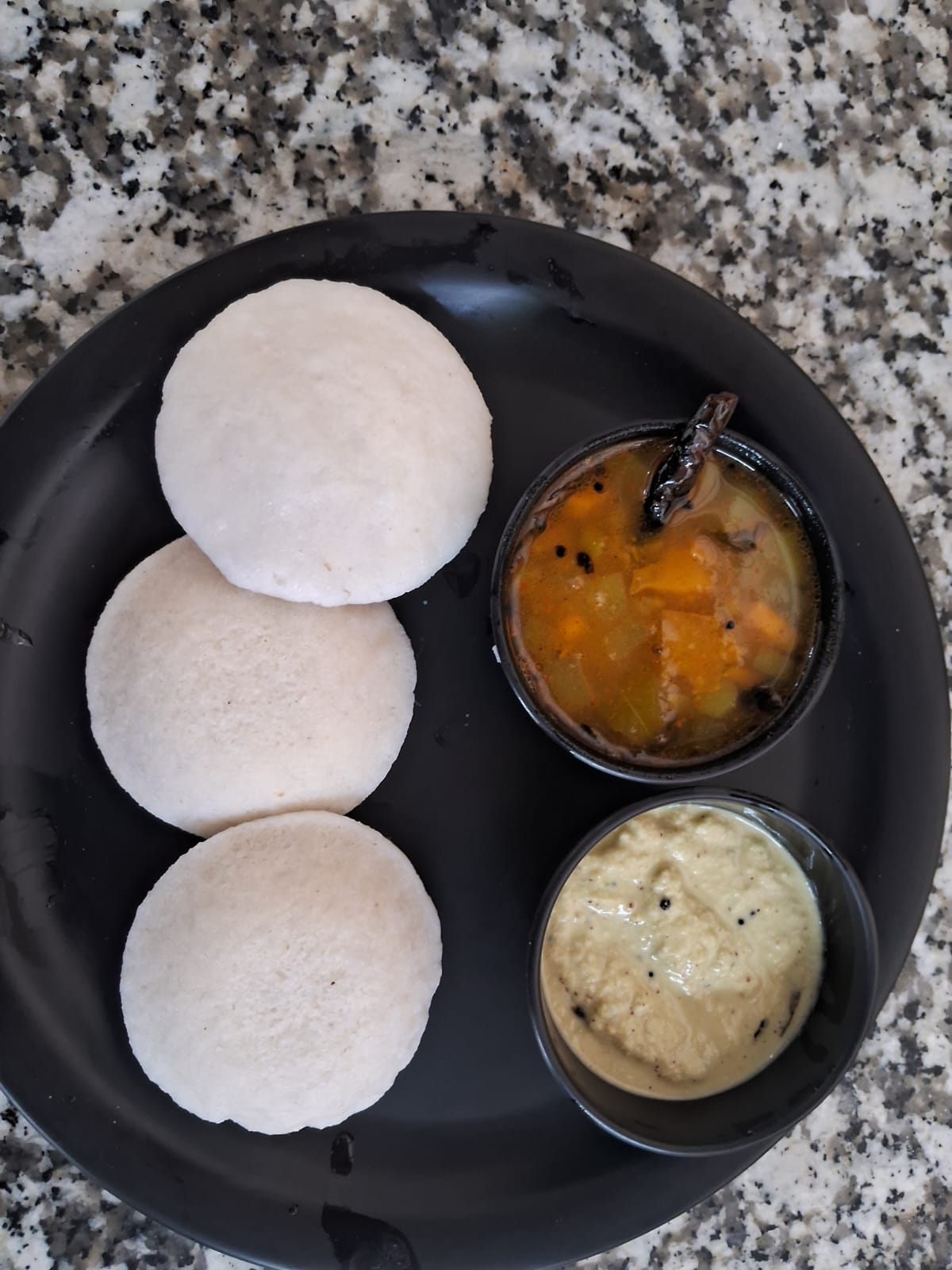 Idli - 3pc with sambar and chutney