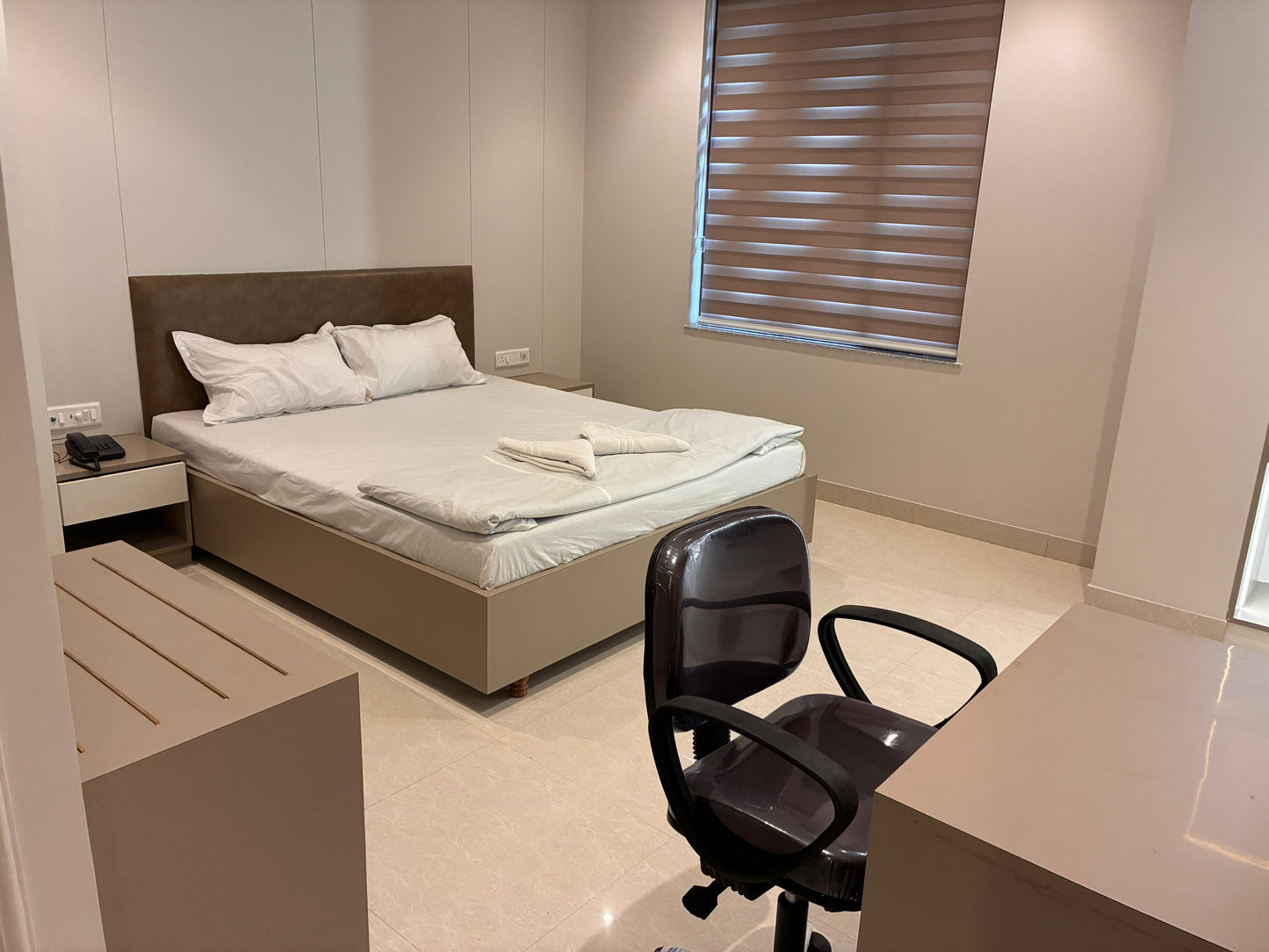 Standard Deluxe Hotel Room - King Size Bed with Premium Amenities
