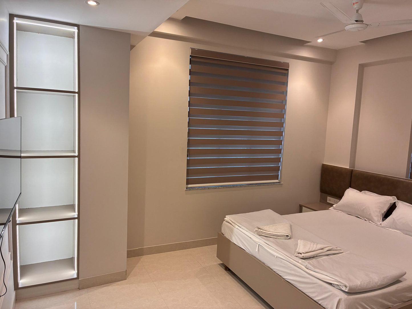 Standard Deluxe Hotel Room - King Size Bed with Premium Amenities