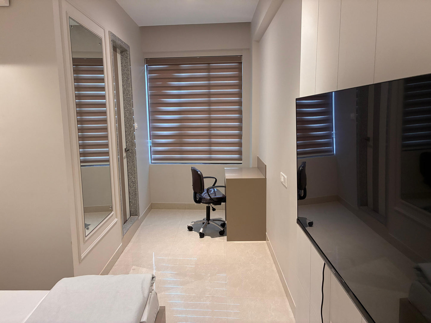 Standard Deluxe Hotel Room - Twin Beds with Premium Amenities