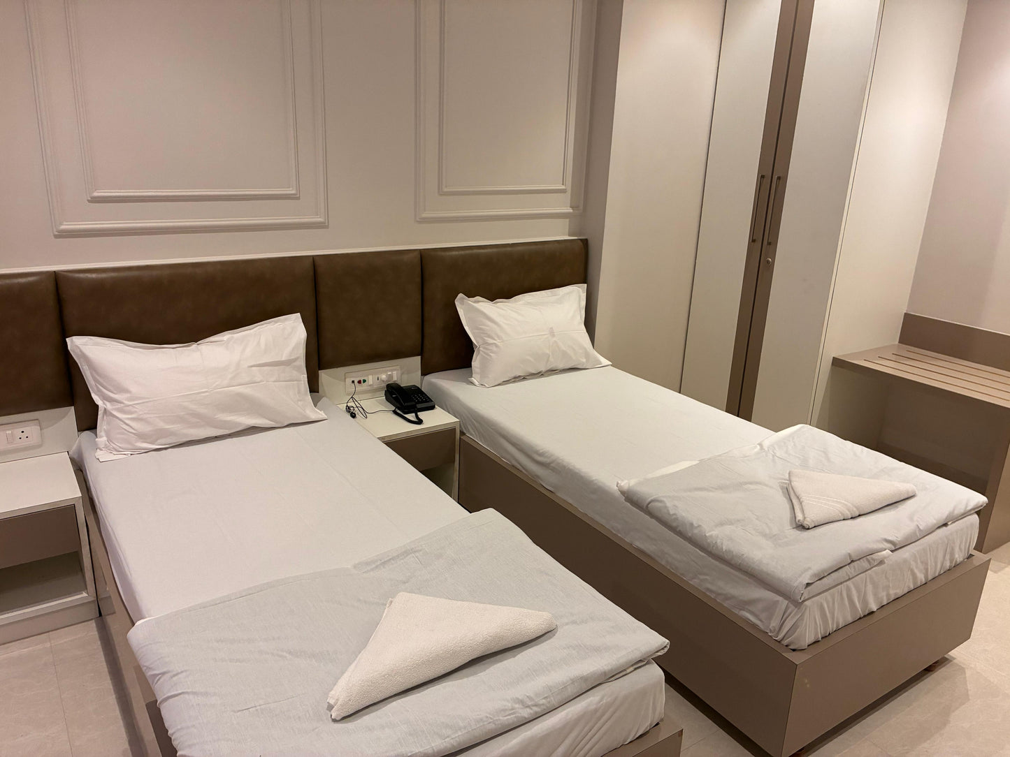 Standard Deluxe Hotel Room - Twin Beds with Premium Amenities