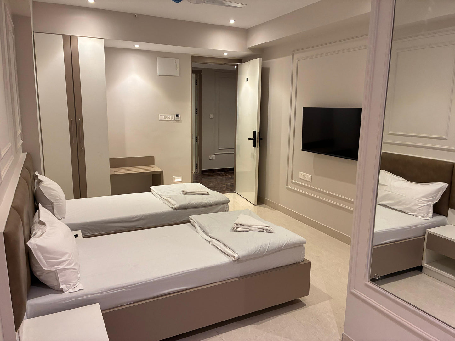 Standard Deluxe Hotel Room - Twin Beds with Premium Amenities