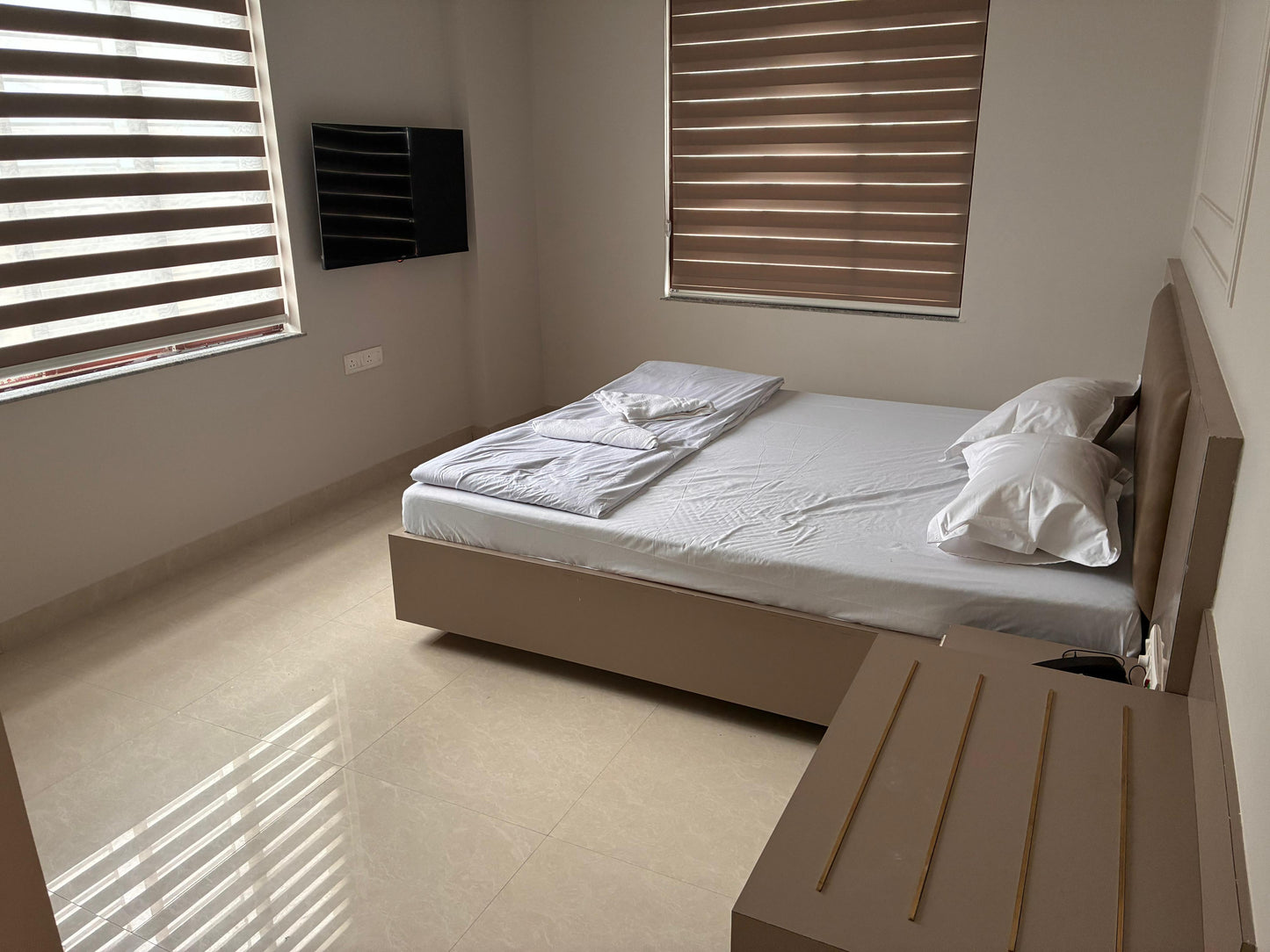 Standard Deluxe Hotel Room - King Size Bed with Premium Amenities