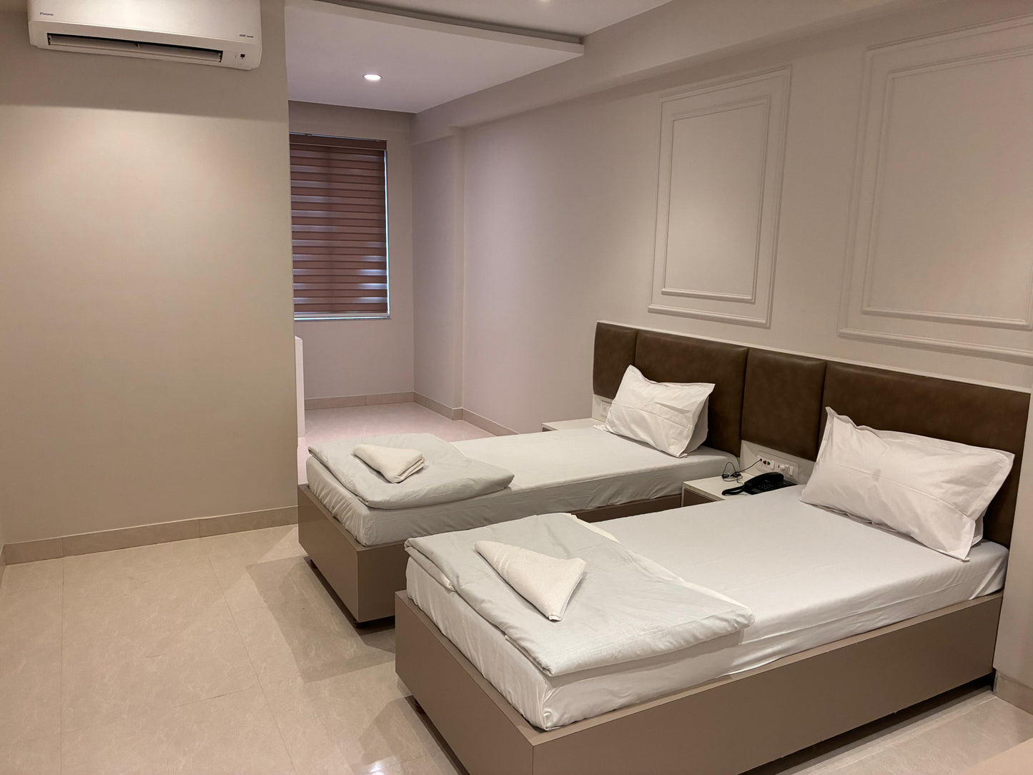 Standard Deluxe Hotel Room - Twin Beds with Premium Amenities