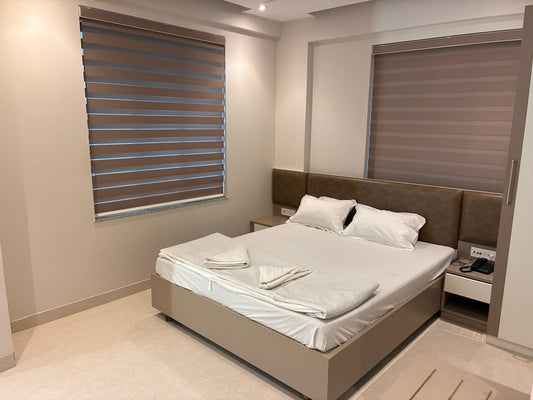 Standard Deluxe Hotel Room - King Size Bed with Premium Amenities